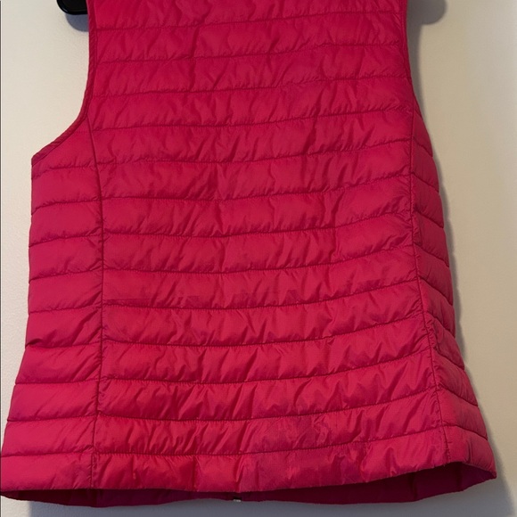 Vineyard Vines- Hot Pink Women's Fitted Quilted Vest with Logo, Size Medium - Picture 8 of 11